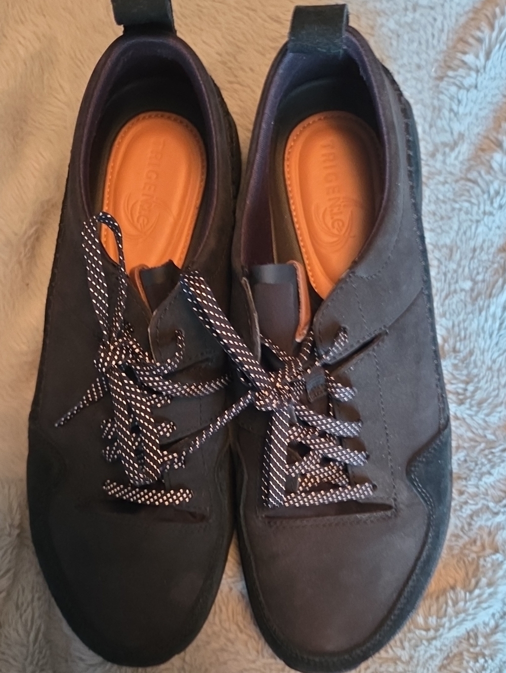 Clarks Men's Dark Black And Gray Suede Lace-Up Sneakers with Tan Insole